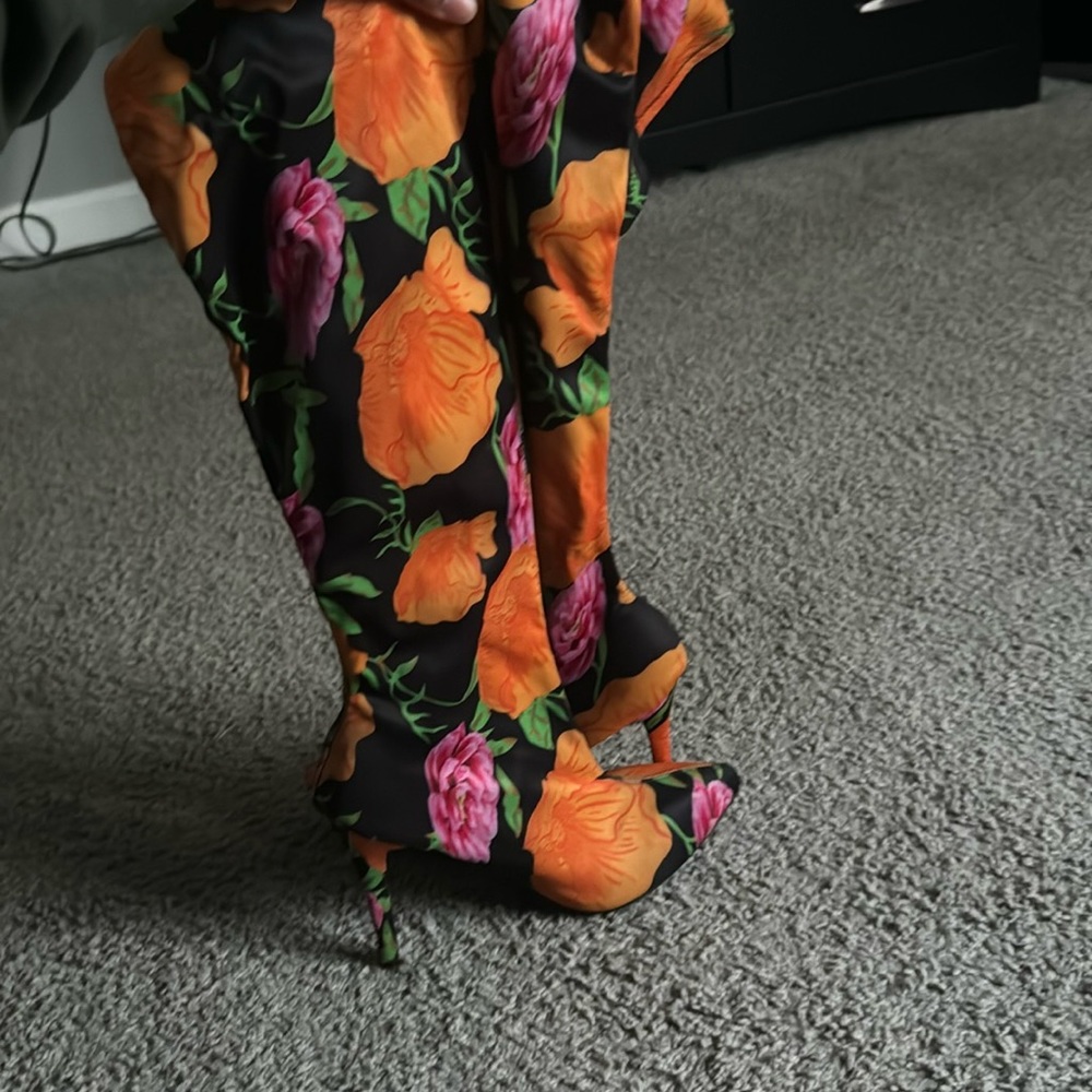 Thigh high flower boots👢